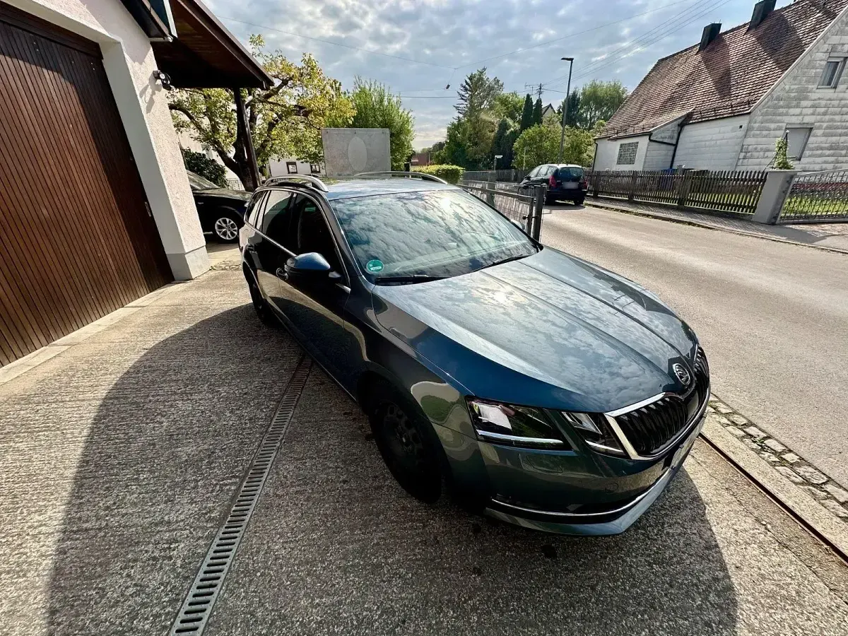 Gebraucht Skoda Octavia Premium Edition 150 PS (110 kW) 2020 Andere farben Limousine