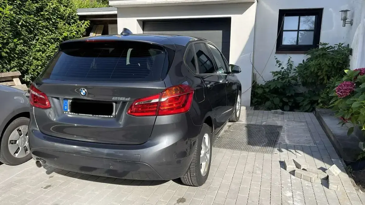 Gebraucht BMW 218 Advantage 150 PS (110 kW) 2016 Grau Van / Kleinbus