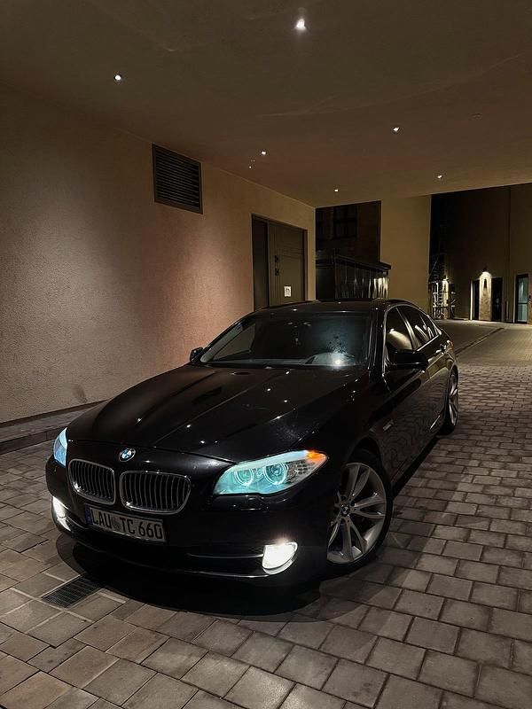 Schwarz Gebraucht 2010 BMW 525 Limousine | 9.750 € (Guter Preis) - Bild 1/4