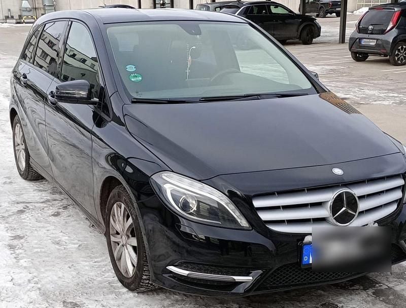 Gebraucht Mercedes B200 136 PS (100 kW) 2013 Schwarz Van / Kleinbus