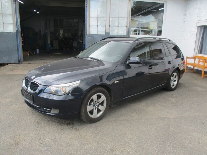 Blau Gebraucht 2010 BMW 525 Kombi | 2.990 € - Bild 1/4