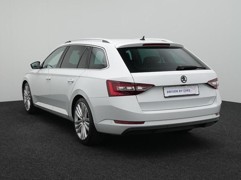 Gebraucht Skoda Superb Style 179 PS (131 kW) 2015 Moonweiss metallic Kombi