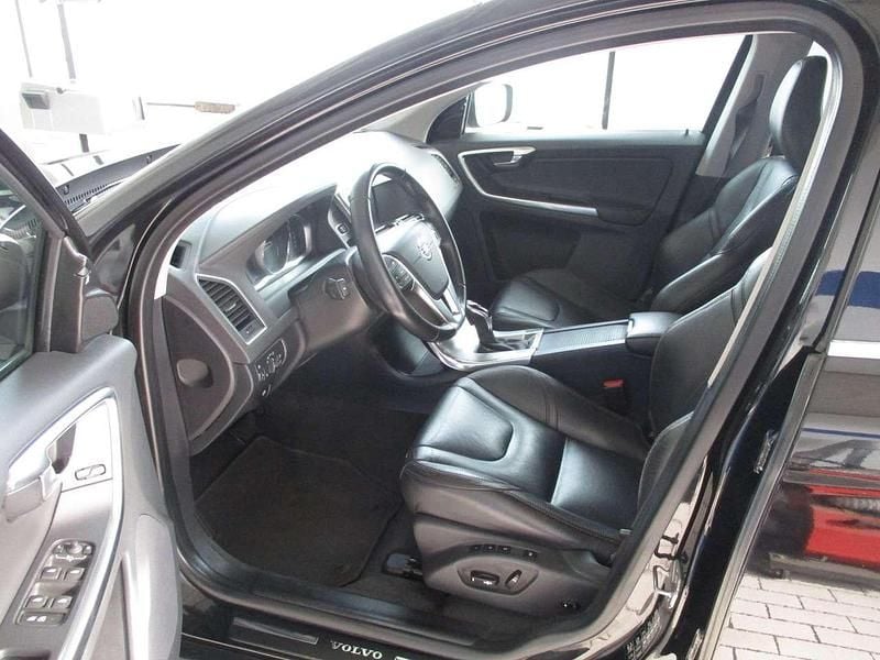 Gebraucht Volvo XC60 Summum 190 PS (139 kW) 2017 Onyx black / metallic SUV