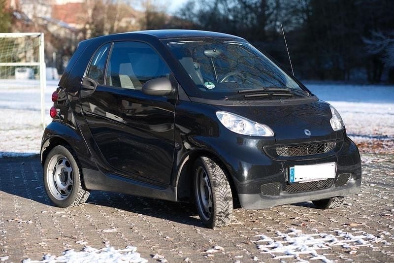 Schwarz Gebraucht 2011 Smart ForTwo Coupé Coupé | 3.200 € (Guter Preis) - Bild 1/4