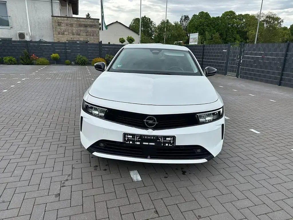 Gebraucht Opel Astra Business Edition 131 PS (96 kW) 2024 Weiß Kleinwagen