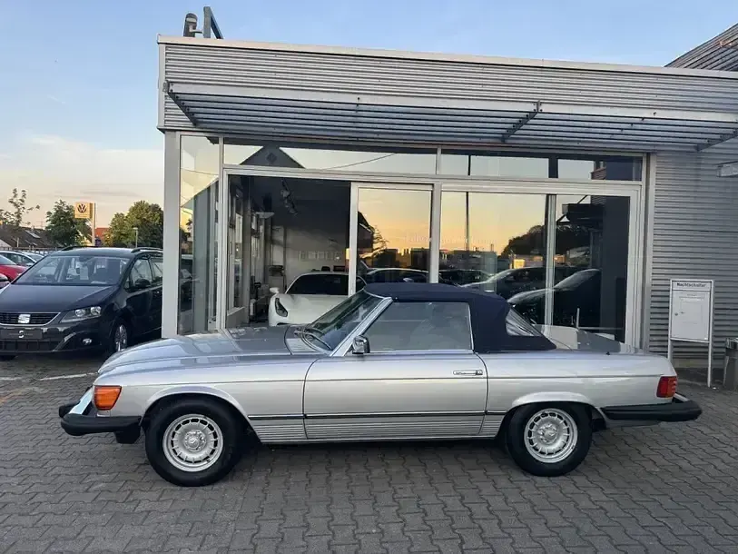 Gebraucht Mercedes SL380 155 PS (114 kW) 1982 Astrasilber (metallic) Cabrio