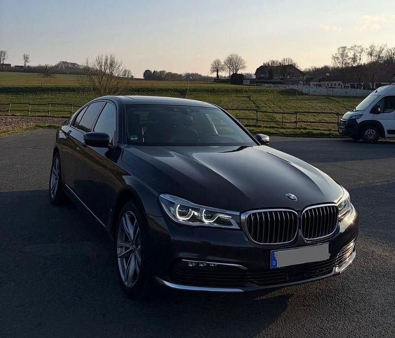 Gebraucht BMW 730 265 PS (194 kW) 2018 Grau Limousine