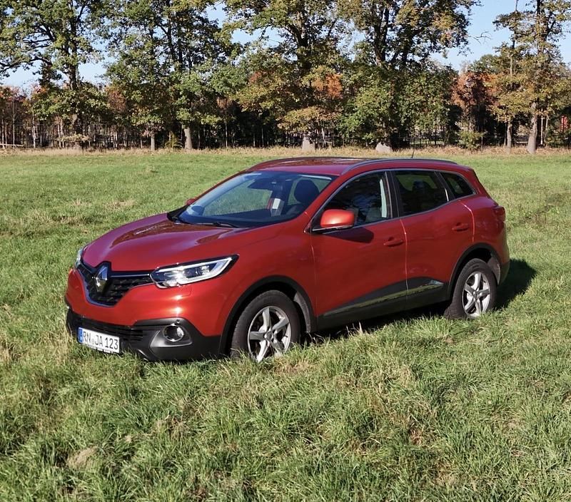 Rot Gebraucht 2015 Renault Kadjar Life SUV | 9.400 € (Guter Preis) - Bild 1/4
