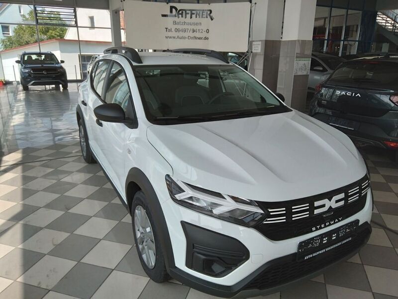 Arktisweiß Gebraucht 2023 Dacia Sandero Stepway Kleinwagen | 16.990 € (Guter Preis) - Bild 1/4