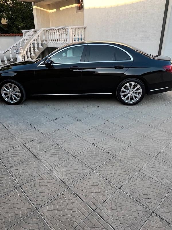 Schwarz Gebraucht 2016 Mercedes E350 Limousine | 22.999 € (Fairer Preis) - Bild 1/4