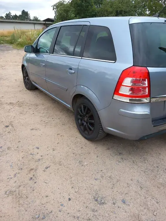Gebraucht Opel Zafira Sport 150 PS (110 kW) 2010 Silber Van / Kleinbus