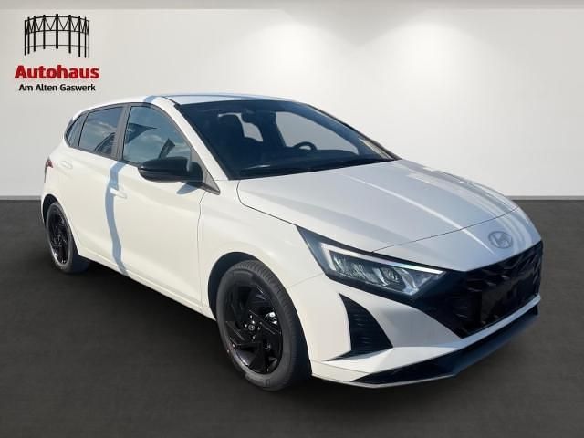 Neu Hyundai i20 Blackline 90 PS (66 kW) 2026 Weiss Kleinwagen