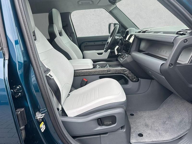 Neu Land Rover Defender 635 PS (467 kW) 2026 Sargasso blue SUV