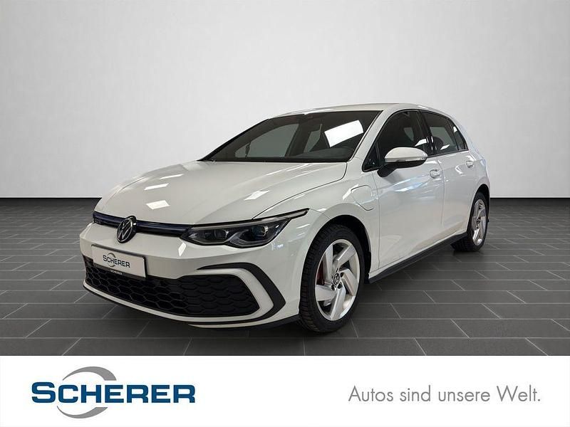 Pure white Gebraucht 2021 VW Golf VIII GTE Limousine | 21.800 € (Fairer Preis) - Bild 1/4