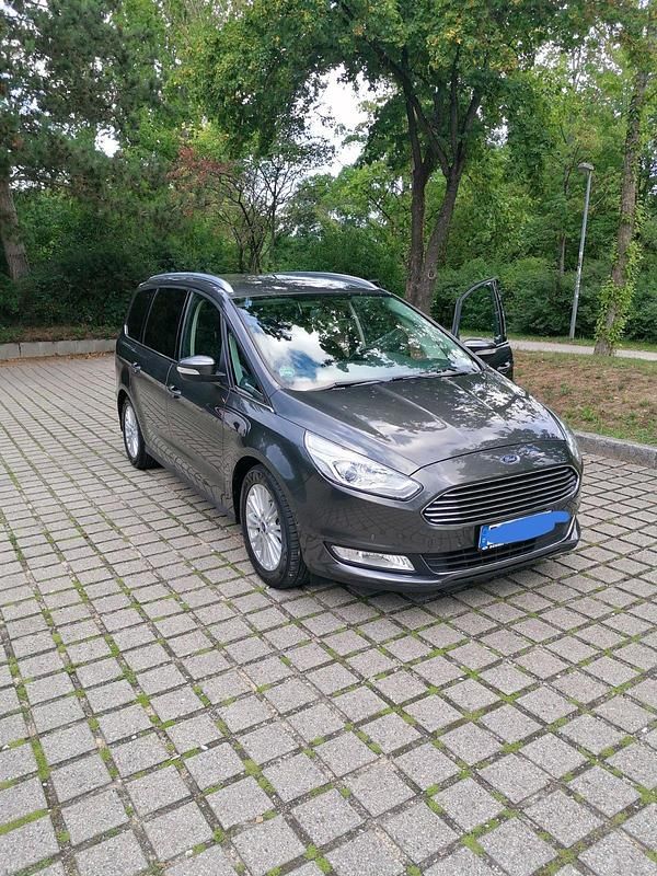 Grau Gebraucht 2015 Ford Galaxy Van / Kleinbus | 11.000 € (Fairer Preis) - Bild 1/4