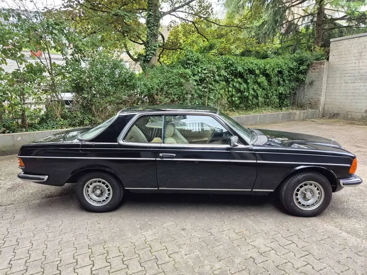 Gebraucht Mercedes 230 136 PS (100 kW) 1982 Schwarz Coupé