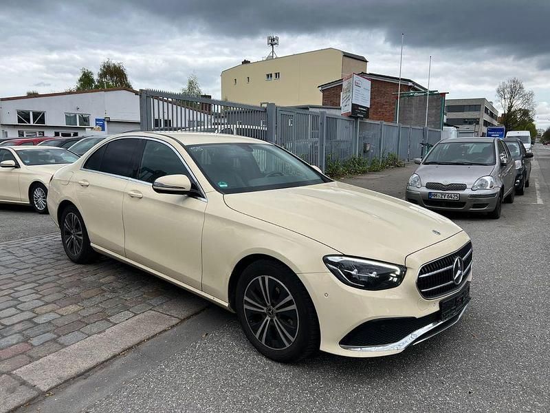 Second-hand Mercedes E220 200 CP (147 kW) 2023 Galben Berlinǎ