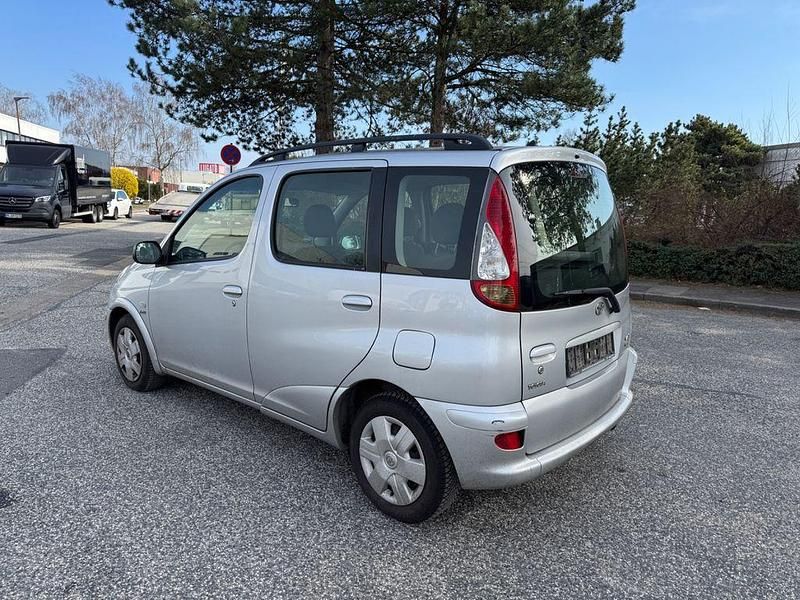Gebraucht Toyota Yaris Sol 84 PS (61 kW) 2005 Silber Kombi