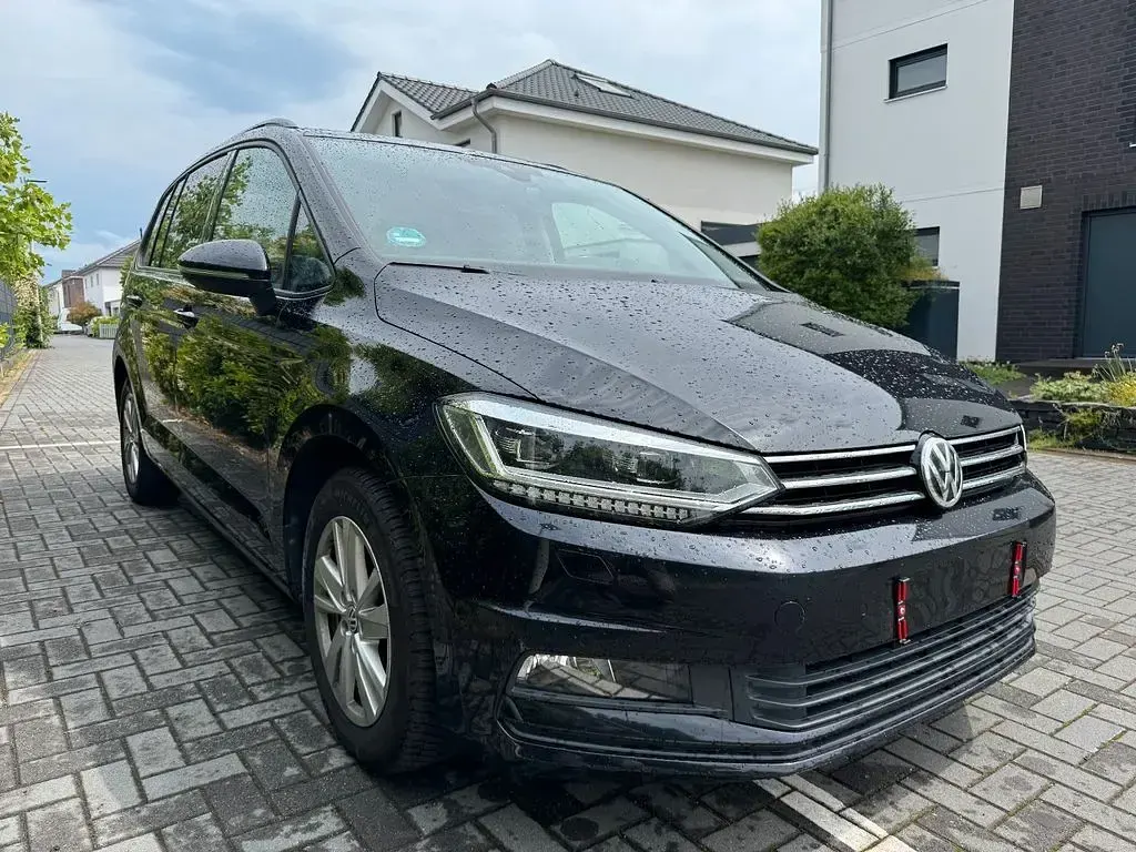 Gebraucht VW Touran Highline 116 PS (85 kW) 2020 Schwarz Van / Kleinbus