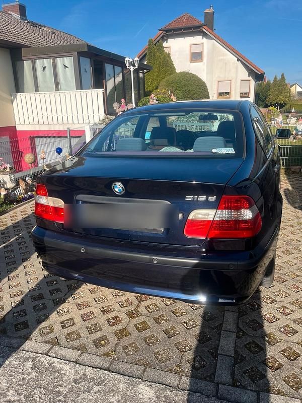 Blau Gebraucht 2002 BMW 318 Limousine | 2.400 € (Fairer Preis) - Bild 1/4