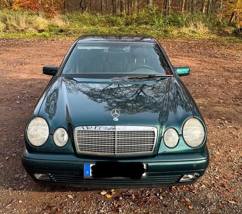 Gebraucht Mercedes E230 150 PS (110 kW) 1997 Grün Limousine