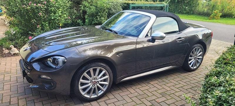 Grau Gebraucht 2018 Fiat 124 Spider Cabrio | 18.900 € (Guter Preis) - Bild 1/4