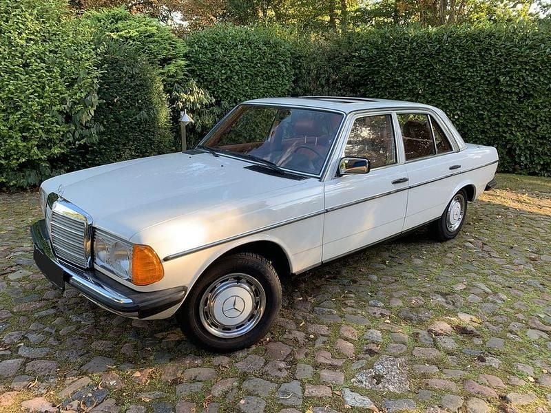 Gebraucht Mercedes 240 72 PS (52 kW) 1980 Weiß Limousine