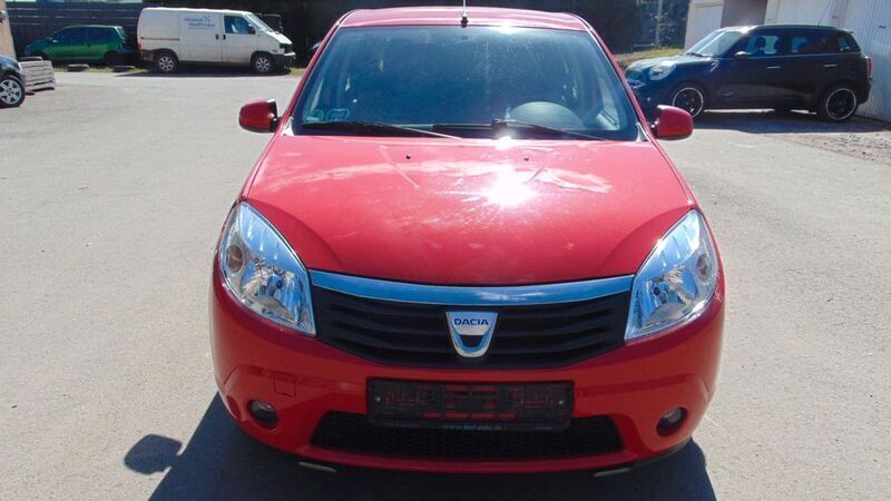 Rot Gebraucht 2008 Dacia Sandero Lauréate Kleinwagen | 2.999 € (Fairer Preis) - Bild 1/4