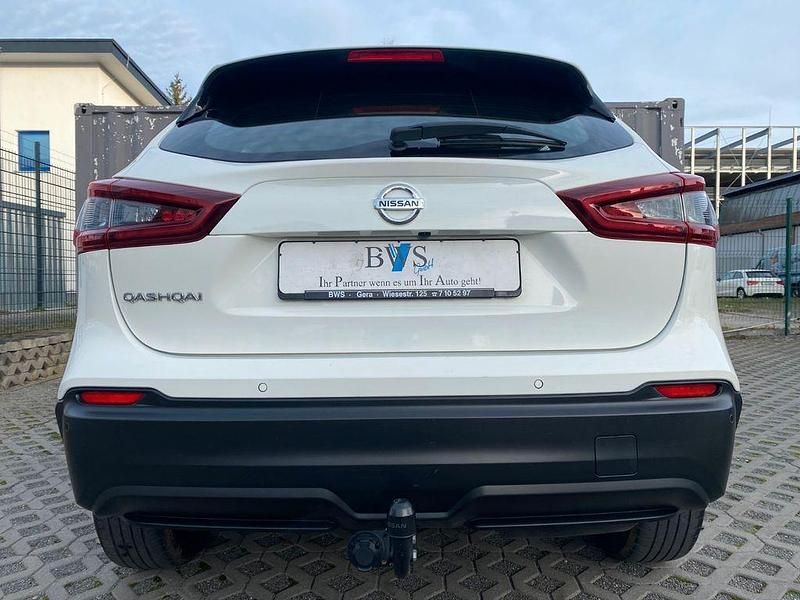 Gebraucht Nissan Qashqai Acenta 150 PS (110 kW) 2020 Weiß SUV