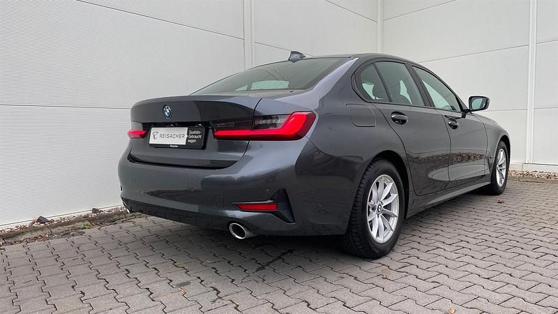 Używany BMW 320 Advantage 190 KM (139 kW) 2022 Szary