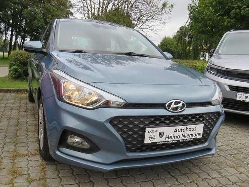 Aqua sparkling Gebraucht 2018 Hyundai i20 Kleinwagen | 10.990 € (Fairer Preis) - Bild 1/4