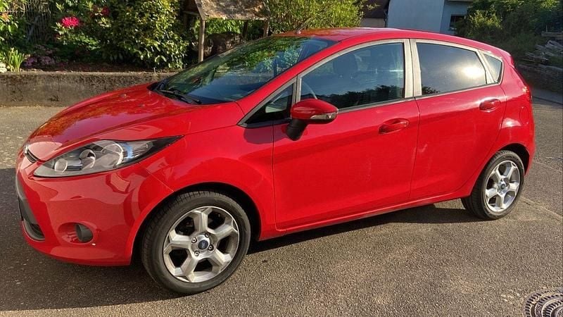 Rot Gebraucht 2009 Ford Fiesta Trend Kleinwagen | 3.350 € (Fairer Preis) - Bild 1/4