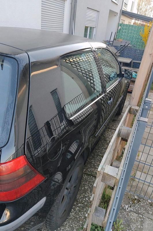 Gebraucht VW Golf IV 75 PS (55 kW) 2002 Schwarz Kleinwagen