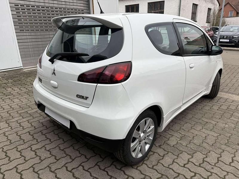 Gebraucht Mitsubishi Colt Motion 75 PS (55 kW) 2012 Porcelain white Kleinwagen