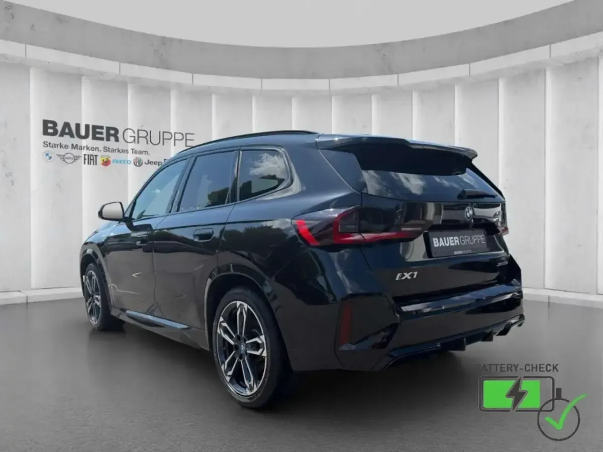 Gebraucht BMW iX1 M Sport 230 kW (313 PS) 2023 Schwarz SUV