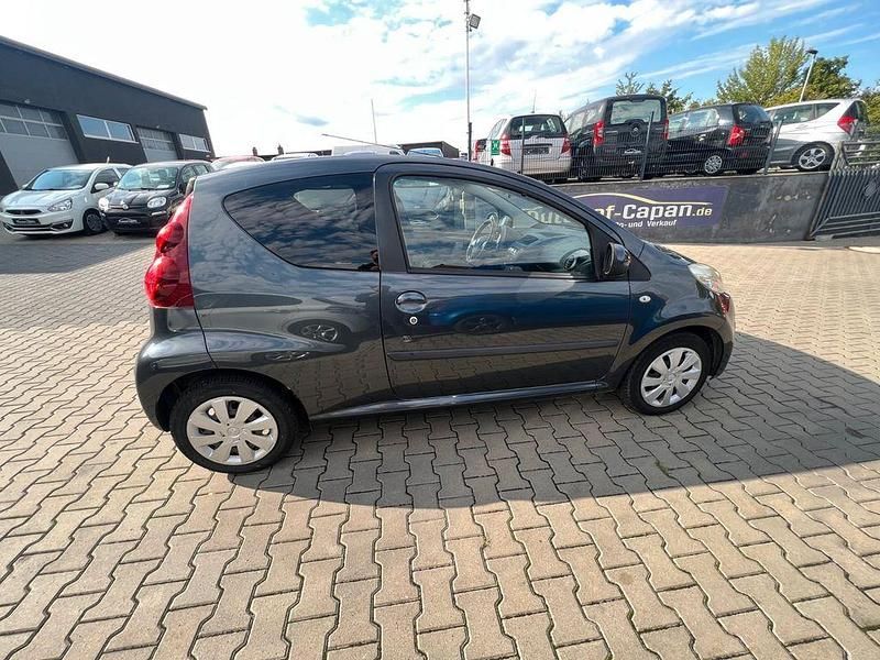 Gebraucht Peugeot 107 Active 68 PS (50 kW) 2013 Grau Kleinwagen