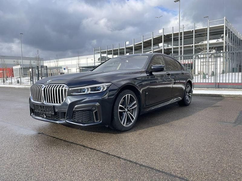 Gebraucht BMW 750 M Sport 530 PS (389 kW) 2021 Schwarz Limousine