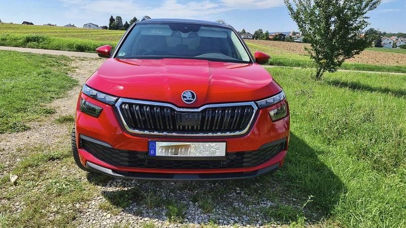 Rot Gebraucht 2020 Skoda Kamiq Style SUV | 21.990 € (Fairer Preis) - Bild 1/4