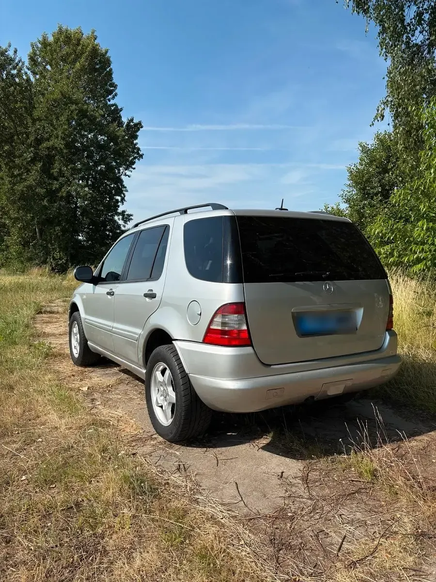 Gebraucht Mercedes ML320 218 PS (160 kW) 2001 Silber SUV