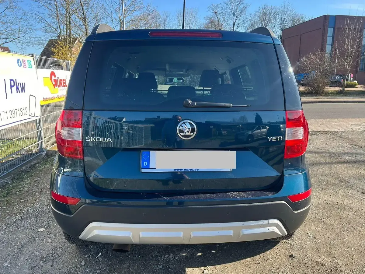 Gebraucht Skoda Yeti Cool Edition 110 PS (80 kW) 2015 Blau SUV