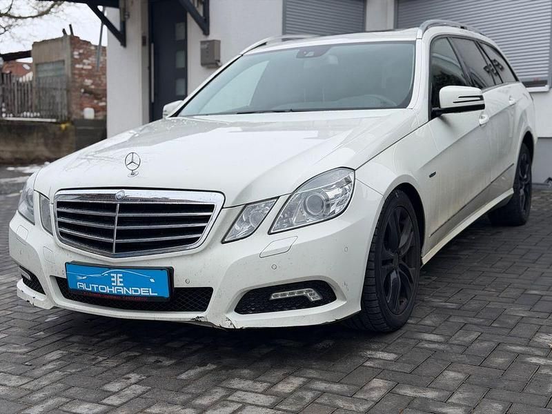 Weiß Gebraucht 2009 Mercedes E350 Kombi | 4.900 € (Guter Preis) - Bild 1/4