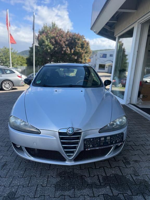 Silber Gebraucht 2006 Alfa Romeo 147 Kleinwagen | 1.777 € (Fairer Preis) - Bild 1/4