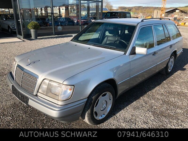 Silber Gebraucht 1995 Mercedes E250 Kombi | 15.400 € - Bild 1/4