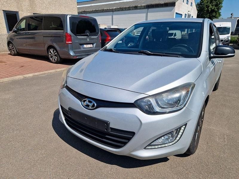 Gebraucht Hyundai i20 GO! 75 PS (55 kW) 2014 Silber Limousine