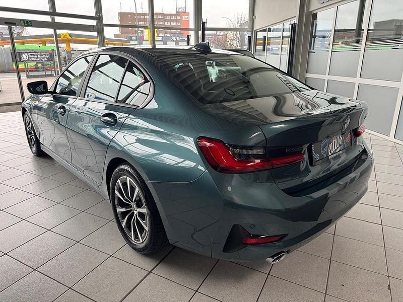 Gebraucht BMW 320 Advantage 184 PS (135 kW) 2020 Blau Limousine