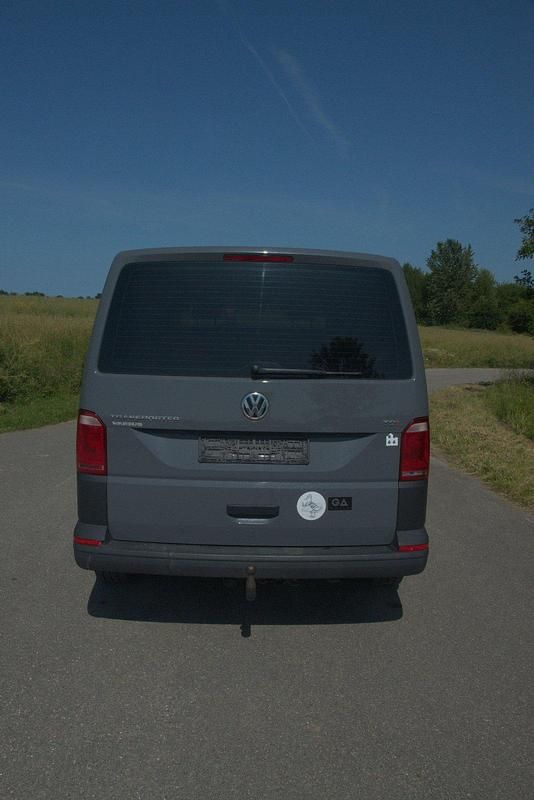Gebraucht VW Transporter 150 PS (110 kW) 2017 Grau Van