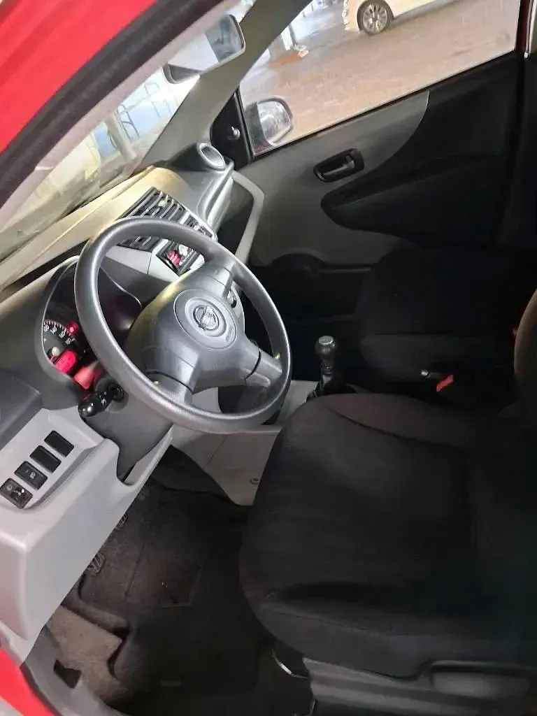 Gebraucht Nissan Pixo 77 PS (56 kW) 2010 Rot Kleinwagen