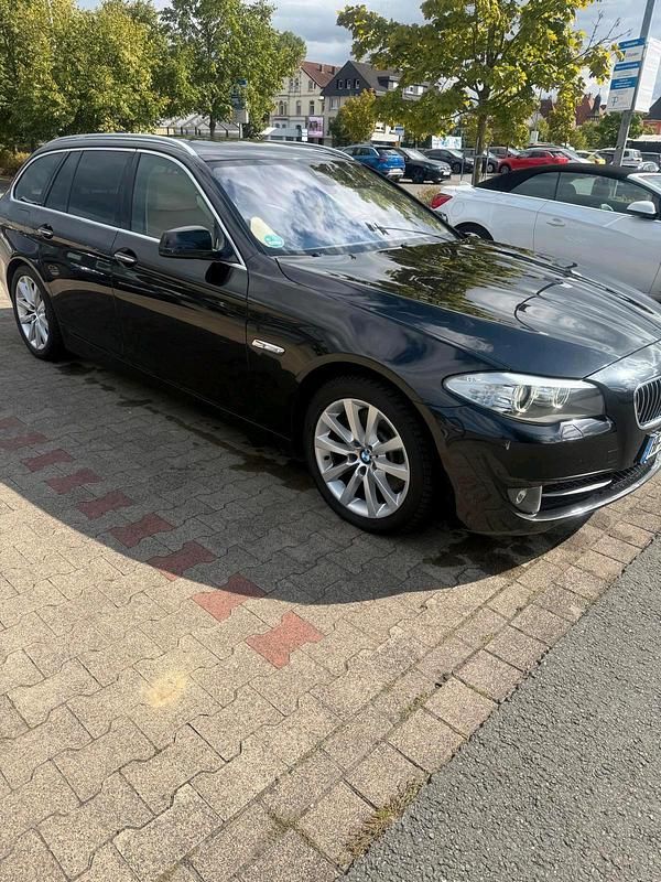 Schwarz Gebraucht 2012 BMW 525 Kombi | 10.800 € (Fairer Preis) - Bild 1/4