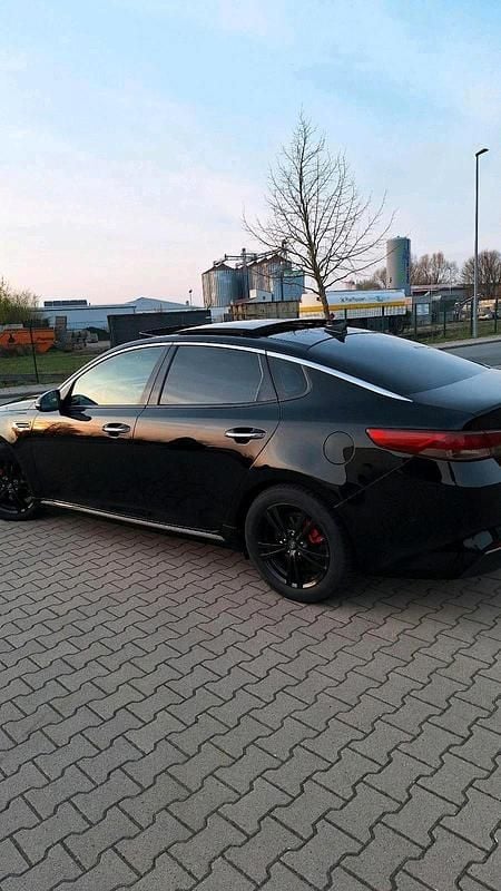 Gebraucht Kia Optima Spirit 141 PS (103 kW) 2016 Schwarz Limousine