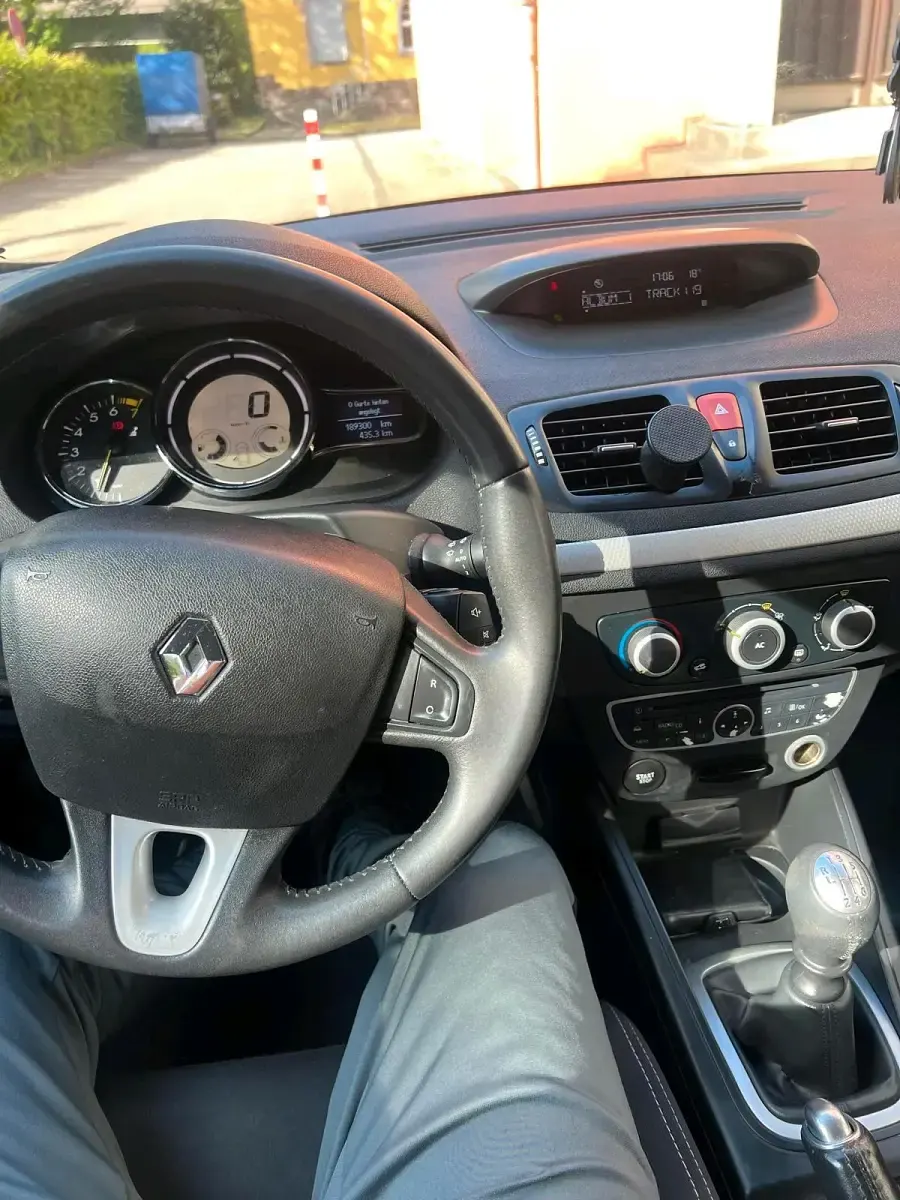 Gebraucht Renault Mégane 110 PS (80 kW) 2010 Blau Limousine